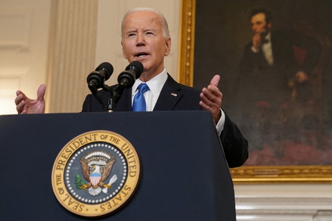 Tổng thống Mỹ Joe Biden phát biểu sau khi ký thành luật viện trợ cho Ukraine vào ngày 24-4 - Ảnh: REUTERS Tổng thống Mỹ Joe Biden phát biểu sau khi ký thành luật viện trợ cho Ukraine vào ngày 24-4 - Ảnh: REUTERS