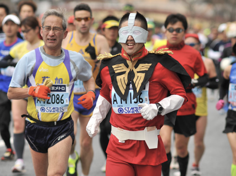 Muôn kiểu cosplay của runner trên đường chạy marathon- Ảnh 10. Muôn kiểu cosplay của runner trên đường chạy marathon- Ảnh 10.