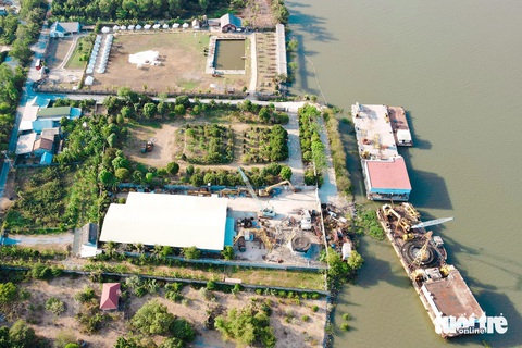 Cận cảnh hàng loạt khu cắm trại 'trốn nắng', 'chữa lành' lấn sông ở TP Thủ Đức- Ảnh 4. Thời gian qua, khu glamping này khá nổi tiếng, được biết đến như một điểm đến để du khách có thể hòa mình vào thiên nhiên, tránh nắng và