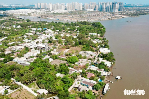 Cận cảnh hàng loạt khu cắm trại 'trốn nắng', 'chữa lành' lấn sông ở TP Thủ Đức- Ảnh 9. Thanh tra TP Thủ Đức nhận định tình trạng vi phạm về xây dựng tại phường Long Phước còn phổ biến, việc xử lý một số trường hợp vi phạm chưa quyết liệt dẫn đến tồn đọng, kéo dài. Các công trình vi phạm xây dựng chưa được UBND phường chủ động, kịp thời phát hiện và xử lý ngay từ ban đầu - Ảnh: PHƯƠNG NHI