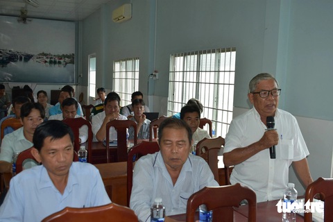 Cử tri phản ảnh ‘hải tặc’ bao chiếm mặt biển, phải chia đôi mới cho đánh bắt- Ảnh 1. Cử tri xã Lình Huỳnh đề nghị nhà mạng thông báo trước khi ngắt mạng kết nối các thiết bị giám sát hành trình - Ảnh: BỬU ĐẤU