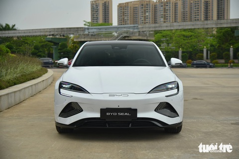 Chi tiết BYD Seal sắp vào Việt Nam: Bản điện đi được 700km/sạc, có cả hybrid cạnh tranh Camry- Ảnh 1. Khi vào Việt Nam, BYD Seal bản điện sẽ không có đối thủ ngang hàng.