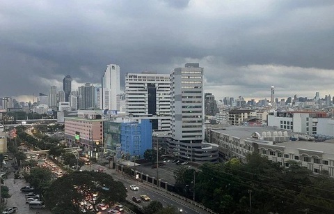 Giá căn hộ ở Bangkok, Thái Lan tăng cao kỷ lục- Ảnh 1. Các chung cư mini xem lẫn chung cư cao tầng ở Bangkok - Ảnh: TTXVN