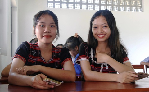 Huế từ nay có một ngôi trường mang tên Trịnh Công Sơn- Ảnh 4. Với điểm trường Trịnh Công Sơn, cô trò của Trung tâm Giáo dục nghề nghiệp - Giáo dục thường xuyên huyện Nam Đông sẽ không còn phải dạy và học trong cảnh nắng nóng, mưa dột - Ảnh: NHẬT LINH