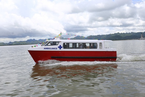 Cấp cứu bằng đường thủy để xã đảo Cần Giờ sẽ không còn là đảo xa- Ảnh 11. Một chiếc tàu cấp cứu hiện đại