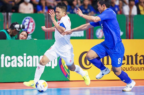 Futsal Việt Nam săn vé dự World Cup- Ảnh 1. Trận đấu khó khăn đang chờ đón tuyển futsal Việt Nam (trái) trong việc thực hiện mục tiêu lần thứ ba tham dự World Cup - Ảnh: AFC