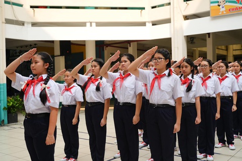 TP.HCM: Nhiều trường cho học sinh nghỉ 9 ngày dịp lễ 30-4- Ảnh 1. Học sinh Trường THCS Nguyễn Du, quận 1, TP.HCM. Dịp lễ 30-4 năm nay, học sinh trường này được nghỉ liên tiếp 9 ngày - Ảnh: G.H.