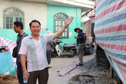 Con hẻm phường 7 Phú Nhuận sẽ khang trang nhờ dân đồng lòng hiến đất- Ảnh 3. Ông Trần Văn Vinh, một trong những hộ dân hiến nhiều mét vuông đất ở cho việc mở rộng hẻm - Ảnh: CẨM NƯƠNG