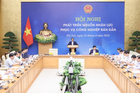 Thủ tướng chỉ đạo hoàn thiện cơ chế đặc thù đào tạo nhân lực bán dẫn- Ảnh 1. Hội nghị phát triển nguồn nhân lực phục vụ công nghiệp bán dẫn diễn ra tại Hà Nội chiều 24-4 - Ảnh: NHẬT BẮC