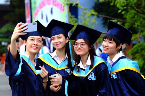 Các nữ sinh viên Trường đại học Bách khoa TP.HCM trong lễ tốt nghiệp - Ảnh: OISP Các nữ sinh viên Trường đại học Bách khoa TP.HCM trong lễ tốt nghiệp - Ảnh: OISP
