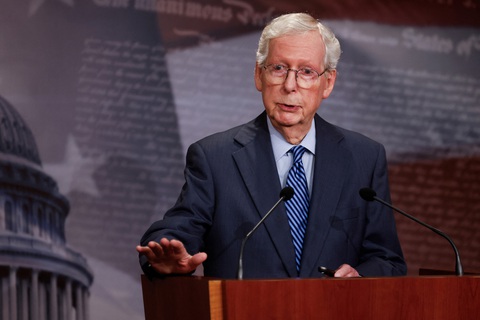 Lãnh đạo phe thiểu số tại Thượng viện Mỹ Mitch McConnell phát biểu họp báo ngày 23-4 - Ảnh: REUTERS Lãnh đạo phe thiểu số tại Thượng viện Mỹ Mitch McConnell phát biểu họp báo ngày 23-4 - Ảnh: REUTERS