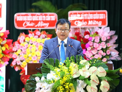 Ông Nguyễn Trung Nhân giữ chức chủ tịch Ủy ban Mặt trận Tổ quốc Việt Nam TP Cần Thơ- Ảnh 2. Ông Nguyễn Trung Nhân - chủ tịch Ủy ban Mặt trận Tổ quốc Việt Nam TP Cần Thơ - phát biểu tại đại hội - Ảnh: Phạm Trung