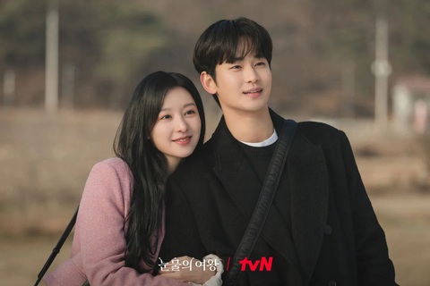 Kim Soo Hyun thông báo tham gia huấn luyện lực lượng dự bị- Ảnh 3. Kim Ji Won - Kim Soo Hyun đang là cặp đôi được nhiều người yêu thích từ K-drama Queen of tears