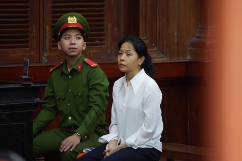 Bà Trần Uyên Phương tại tòa - Ảnh: HỮU HẠNH Bà Trần Uyên Phương tại tòa - Ảnh: HỮU HẠNH
