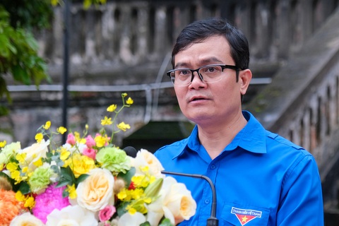 Anh Bùi Quang Huy cho biết tại mỗi địa danh, các đoàn sẽ thăm hỏi, tặng quà cựu chiến binh, gia đình liệt sĩ, thương binh, bệnh binh, người có công với cách mạng, cựu thanh niên xung phong - Ảnh: HÀ QUÂN Anh Bùi Quang Huy cho biết tại mỗi địa danh, các đoàn sẽ thăm hỏi, tặng quà cựu chiến binh, gia đình liệt sĩ, thương binh, bệnh binh, người có công với cách mạng, cựu thanh niên xung phong - Ảnh: HÀ QUÂN