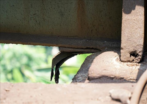 Nhiều dầm thép, cấu kiện của tuyến đường sắt đã bị rỉ sét. Nhiều dầm thép, cấu kiện của tuyến đường sắt đã bị gỉ sét
