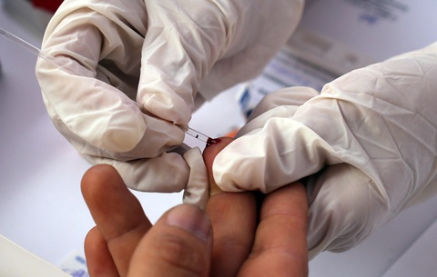 Ảnh minh họa: REUTERS Xét nghiệm mới cần chưa tới 0,05ml máu để chẩn đoán các bệnh ung thư - Ảnh minh họa: REUTERS