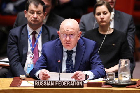 Đại sứ Nga tại Liên Hiệp Quốc Vassily Nebenzia phát biểu trong một phiên họp Hội đồng bảo an hôm 17-4 - Ảnh: AFP Đại sứ Nga tại Liên Hiệp Quốc Vassily Nebenzia phát biểu trong một phiên họp Hội đồng Bảo an hôm 17-4 - Ảnh: AFP