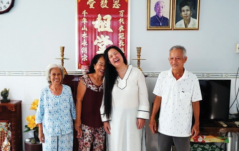 Amanda Nguyen gặp lại những người thân trong gia đình tại Bạc Liêu - Ảnh: Instagram AMANDA NGUYEN Amanda Nguyen gặp lại những người thân trong gia đình tại Bạc Liêu - Ảnh: Instagram AMANDA NGUYEN