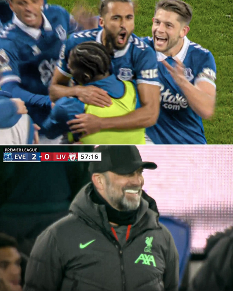 Thất bại của Liverpool trước Everton trong mắt ‘biếm sĩ’- Ảnh 4. Nụ cười cay đắng của Jurgen Klopp khi Liverpool bị Everton chọc thủng lưới lần thứ hai trong trận - Nguồn: ESPN