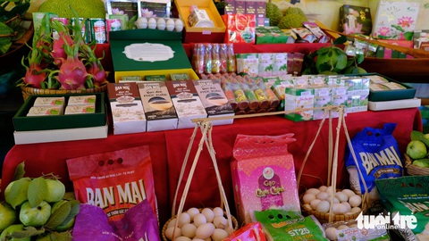 Đồng Tháp công bố bản đồ số về sen tại Lễ hội Sen lần thứ 2- Ảnh 3. Những sản phẩm OCOP từ sen - Ảnh: ĐẶNG TUYẾT