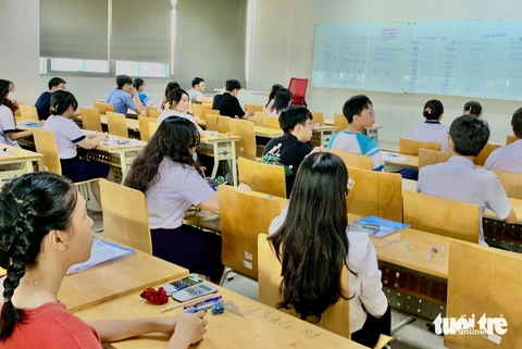 Giải đáp 'tất tần tật' về đăng ký xét tuyển bằng điểm thi đánh giá năng lực- Ảnh 1. Thí sinh tham dự kỳ thi đánh giá năng lực đợt 1 năm 2024 do Đại học Quốc gia TP.HCM tổ chức - Ảnh: TRẦN HUỲNH