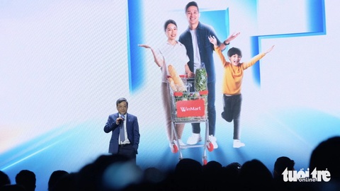 Cổ đông nấu cơm và lẩu ăn ngay tại đại hội, Masan muốn bán món Việt gom về tỉ đô- Ảnh 2. Chủ tịch Nguyễn Đăng Quang chia sẻ về việc trọng người tài, nỗ lực quảng bá ẩm thực Việt - Ảnh: BÔNG MAI