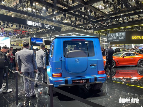 Chi tiết Mercedes-Benz G-Class thuần điện: Đi 476km/lần sạc, xoay 360 độ tại chỗ, off-road cực chất- Ảnh 8. Mercedes-Benz G580 EQ Technology sử dụng pin 116 kWh đặt dưới sàn xe. Tầm vận hành 476km. Xe có khả năng sạc nhanh từ 10 lên 80% trong 32 phút.