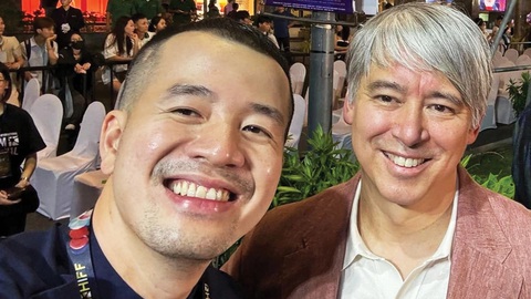 Tom Cross: Người con đất Việt trở về nhà- Ảnh 5. Đạo diễn Trịnh Đình Lê Minh và Tom Cross tại Liên hoan phim quốc tế TP.HCM