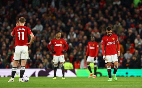 Cổ động viên đồng loạt trả vé để 'chấn chỉnh' Man Utd- Ảnh 1. Man Utd ngày càng 'mất lòng' cổ động viên - Ảnh: REUTERS
