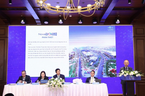 Ông Bùi Thành Nhơn: Novaland tái cấu trúc xong các khoản nợ, tài sản vẫn cân đối với công nợ- Ảnh 3. Ông Dennis Ng Teck Yow - tổng giám đốc Novaland - chia sẻ về kế hoạch phát triển các dự án trong năm 2024 - Ảnh: NVL