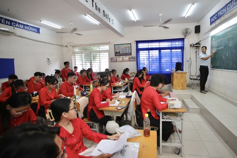 Trường tổ chức 'Ngày thứ năm hạnh phúc', học sinh mừng vui, thỏa sức sáng tạo- Ảnh 5. Cả lớp chọn cho mình áo ba ba làm trang phục đến trường trong Ngày thứ năm hạnh phúc - Ảnh nhà trường cung cấp