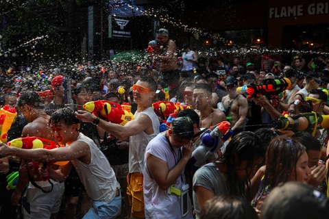 Du lịch Thái Lan bội thu từ lễ hội Songkran- Ảnh 1. Du lịch Thái Lan bội thu từ lễ hội Songkran- Ảnh 1.