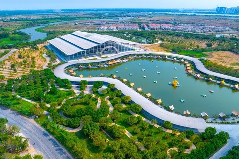 Sơn Tiên Amazing World Đồng Nai khánh thành dịp lễ 30-4- Ảnh 5. Lục Bảo Lạc Cảnh Hồ - một trong những hồ cảnh quan lớn nhất rộng gần 40.000 m2