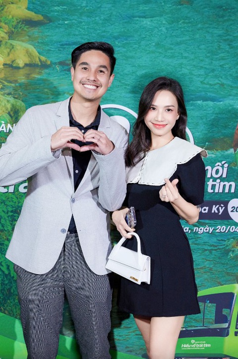 Diễn viên Saetti Baggio sánh đôi với bà xã đến chúc mừng Chi Bảo. Diễn viên Saetti Baggio sánh đôi với bà xã đến chúc mừng Chi Bảo.