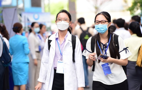 Đừng bao giờ trở thành bác sĩ 5 điểm- Ảnh 1. Khối ngành sức khỏe trở thành ngành hot được nhiều sinh viên quan tâm và ưu tiên lựa chọn - Ảnh: DUYÊN PHAN