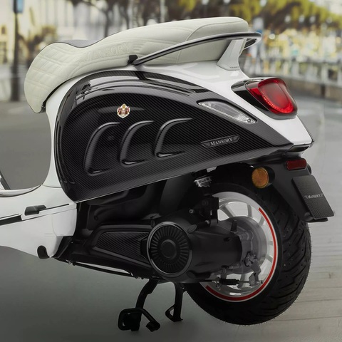 Vespa điện phiên bản đặc biệt: Chỉ có 99 chiếc, giá có thể ngang ô tô- Ảnh 6. Vespa điện phiên bản đặc biệt: Chỉ có 99 chiếc, giá có thể ngang ô tô- Ảnh 6.