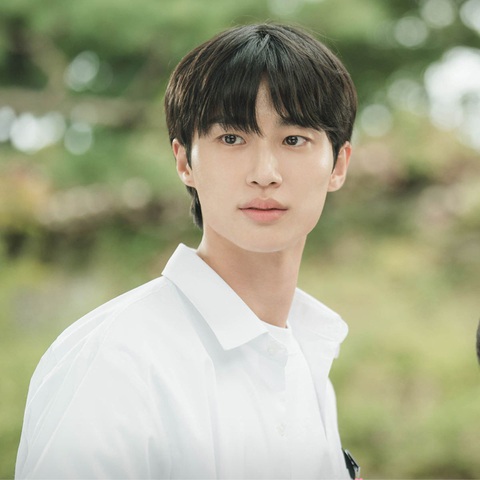 'Cày' xuyên lễ 30-4 và 1-5 với top 7 phim châu Á đình đám (P1)- Ảnh 5. Byeon Woo Seok