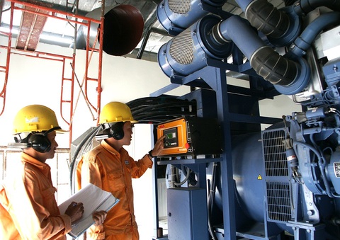 Hành trình 20 năm đưa điện ra đảo ngọc- Ảnh 2. Vận hành các tổ máy diesel được khánh thành vào tháng 7-2004 tại Phú Quốc