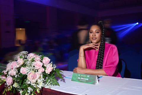 Shontelle lay động trái tim khán giả với 'Cổ tích đời thật' phiên bản tiếng Anh- Ảnh 2. Shontelle tại Việt Nam