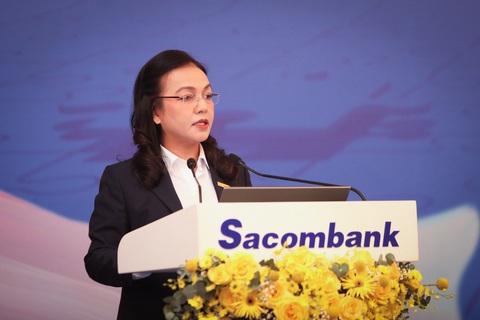 Ông Dương Công Minh nói gì khi Sacombank 9 năm không chia cổ tức?- Ảnh 2. Bà Nguyễn Đức Thạch Diễm, phó chủ tịch thường trực hội đồng quản trị kiêm tổng giám đốc Sacombank - Ảnh: PHƯƠNG QUYÊN