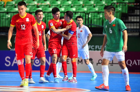 HLV Giustozzi: Tuyển futsal Việt Nam đã chơi hết mình- Ảnh 2. Tuyển futsal Việt Nam trả giá sau đòn