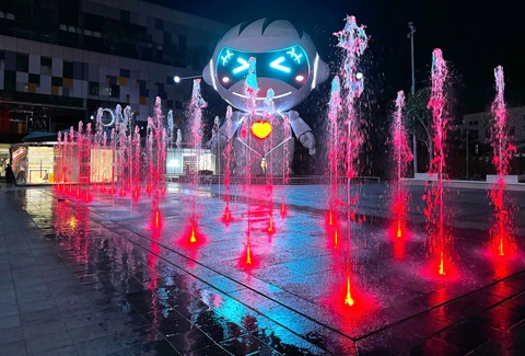 Thiso Mall Trường Chinh - Phan Huy Ích đưa vào hoạt động tầng L2 và L3- Ảnh 2. Hệ thống nhạc nước lần đầu tiên được vận hành tại Thiso Mall Trường Chinh - Phan Huy Ích