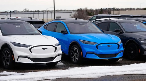 Nhiều hãng hối hận vì không làm xe điện giá rẻ sớm hơn- Ảnh 3. Các dòng xe điện Ford có doanh số không tồi nhưng thực tế vẫn không đem lại lợi nhuận cho hãng, thay vào đó họ