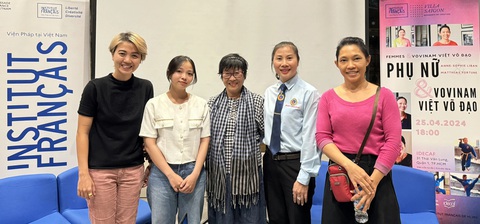 Các nhân vật tham gia cuốn phim tài liệu của hai nghệ sĩ người Pháp, ở giữa là bà Danièle Thiều Thị Tân, cựu tù Côn Đảo - Ảnh: MINH KHÔI Các nhân vật tham gia cuốn phim tài liệu của hai nghệ sĩ người Pháp, ở giữa là bà Danièle Thiều Thị Tân, cựu tù Côn Đảo - Ảnh: MINH KHÔI