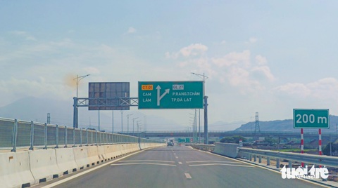Cao tốc Cam Lâm - Vĩnh Hảo chính thức thông tuyến- Ảnh 6. Nút giao Phan Rang (huyện Ninh Sơn) kết nối quốc lộ 27 với cao tốc - Ảnh: DUY NGỌC