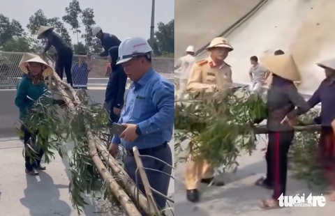 Dân mang cây chặn cao tốc Diễn Châu - Bãi Vọt trước ngày thông xe- Ảnh 1. Người dân mang cây chặn ngang cao tốc Diễn Châu - Bãi Vọt trước ngày thông xe - Ảnh: MINH TRÍ