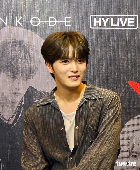 Kim Jae Joong mong người hâm mộ quên đi sự tổn thương, tiếc nuối để tận hưởng đêm nhạc ngày mai - Ảnh: MI LY Kim Jae Joong mong người hâm mộ quên đi sự tổn thương, tiếc nuối để tận hưởng đêm nhạc ngày mai - Ảnh: MI LY