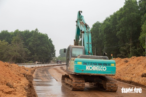Khó bàn giao 100% mặt bằng cao tốc Cam Lộ - Vạn Ninh, Tỉnh ủy Quảng Trị yêu cầu làm xuyên lễ- Ảnh 1. Còn 5 ngày nữa là hạn cuối nhưng tỉnh chỉ mới bàn giao 81,2% mặt bằng sạch dự án cao tốc Cam Lộ - Vạn Ninh - Ảnh: HOÀNG TÁO