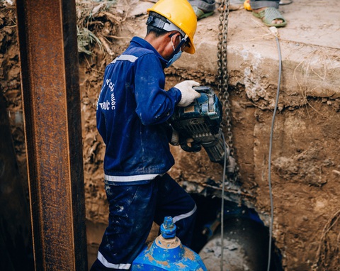 SAWACO chủ động ứng phó tình trạng xâm nhập mặn- Ảnh 2. Sawaco thường xuyên tuần tra, bảo vệ tuyến ống nước thô, tuyến ống truyền tải nước sạch